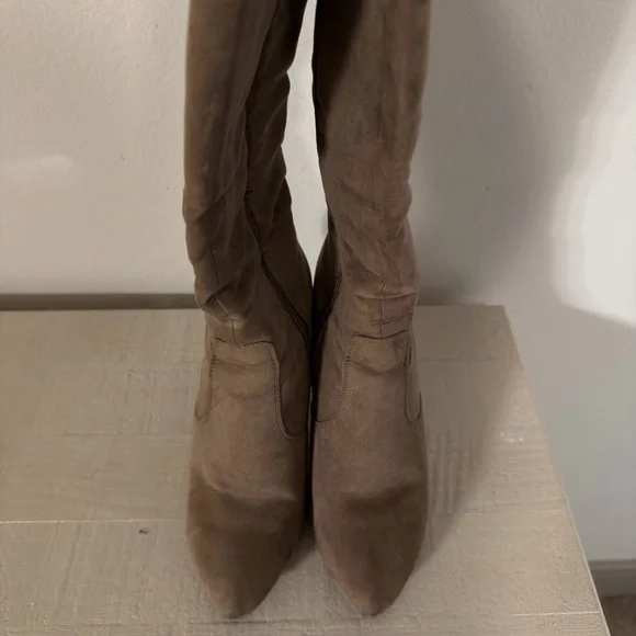 Elegant Tan Knee-High Women's Boots - Picture 3 of 3